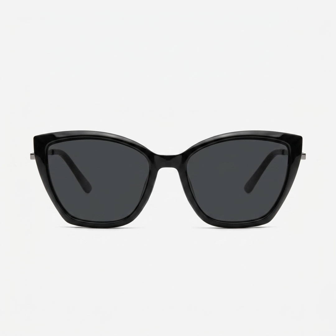 Óculos de sol feminino estilo gatinho preto com lentes escuras, design moderno e armação acetinada.